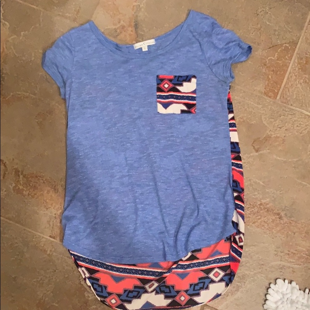 Sz S- High low Aztec print shirt